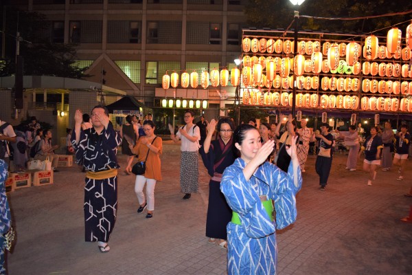 踊り手さんがどんどん増えていきます