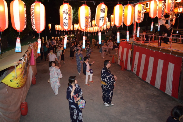 出店が閉まってからも踊りました