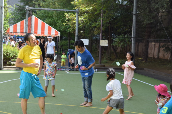 よけるお兄さんとよけないお兄さん