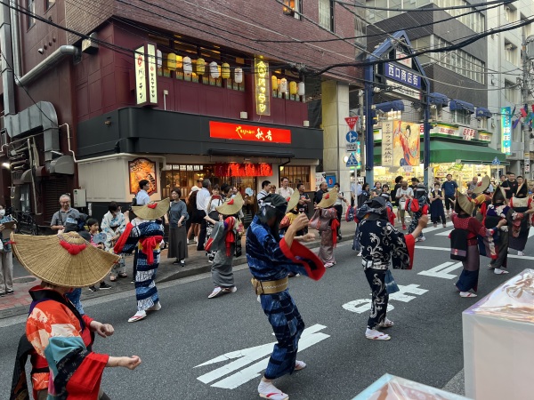 優美な踊りは圧巻です