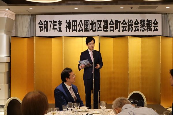 樋口高顕千代田区長