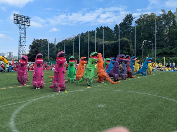 ティラノサウルス大量発生中